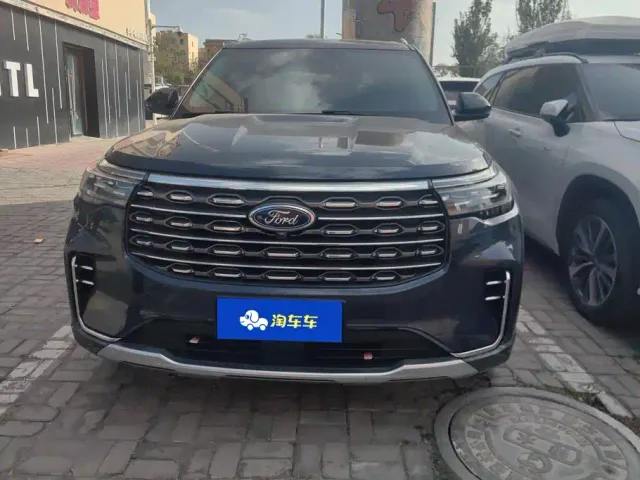 Ford Explorer — Фото автомобиля 2