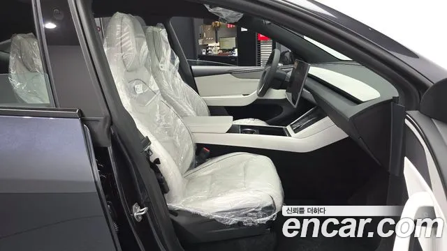 Tesla Model Y — Фото автомобиля 11