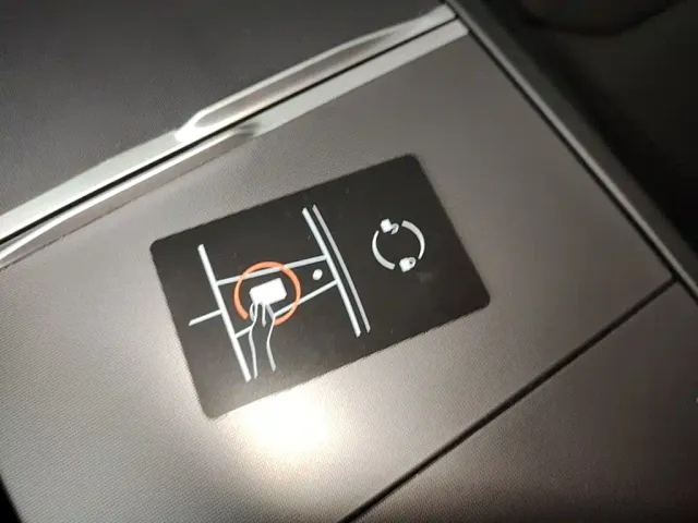 Tesla Model 3 — Фото автомобиля 8