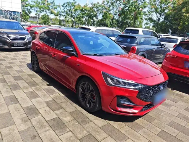 Ford Focus — Фото автомобиля 3