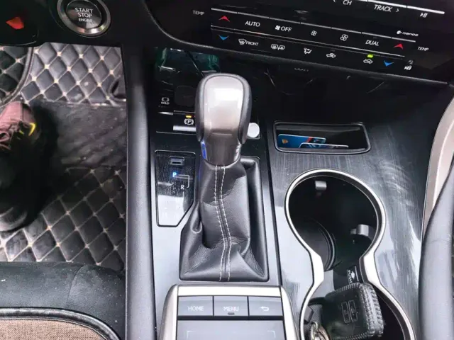 Lexus RX — Фото автомобиля 16