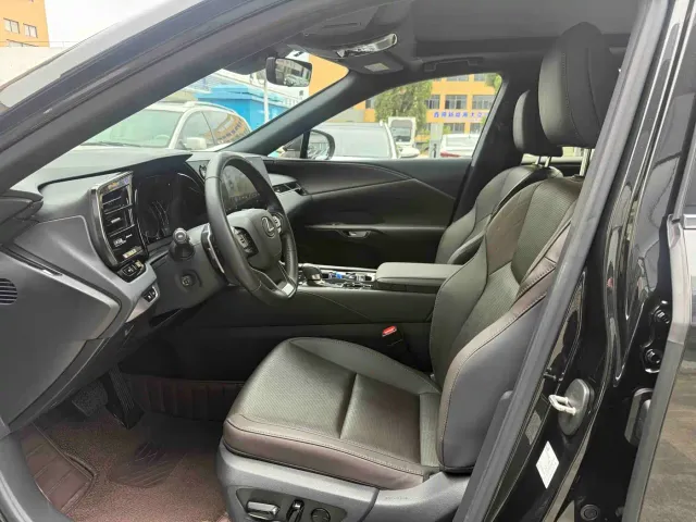 Lexus RX — Фото автомобиля 4