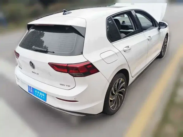 Volkswagen Golf — Фото автомобиля 2