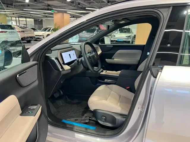 Volvo XC70 Plug-in Hybrid — Фото автомобиля 8