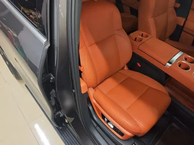 Li Auto L8 — Фото автомобиля 24
