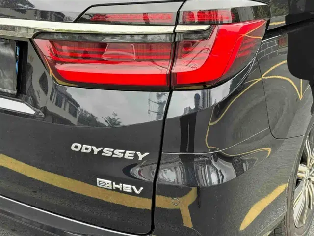 Honda Odyssey — Фото автомобиля 9
