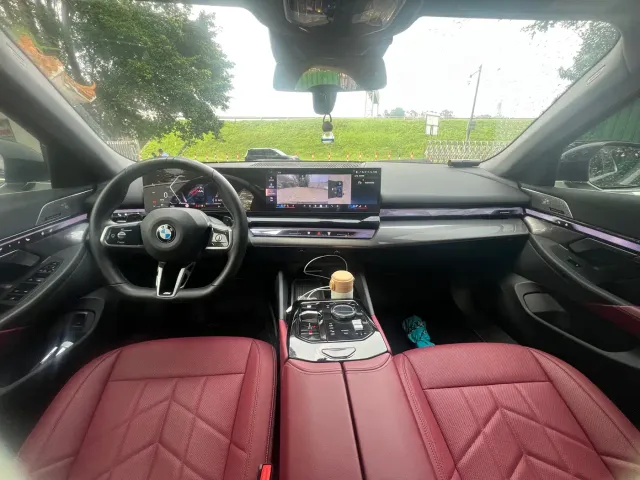 BMW 5 Series — Фото автомобиля 9