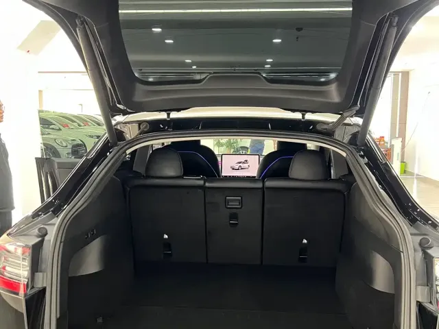 Tesla Model Y — Фото автомобиля 8