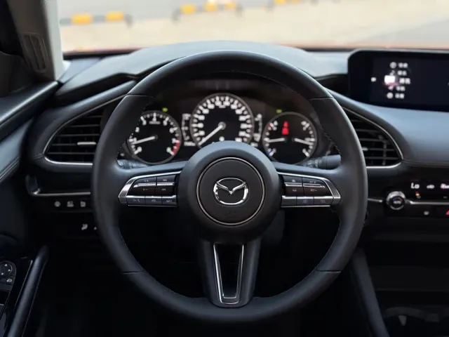 Mazda Axela — Фото автомобиля 17