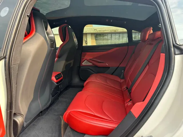 Xiaomi SU7 — Фото автомобиля 15