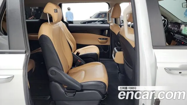 Kia Carnival Generation 4 — Фото автомобиля 17