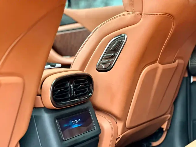 BYD U8 — Фото автомобиля 15