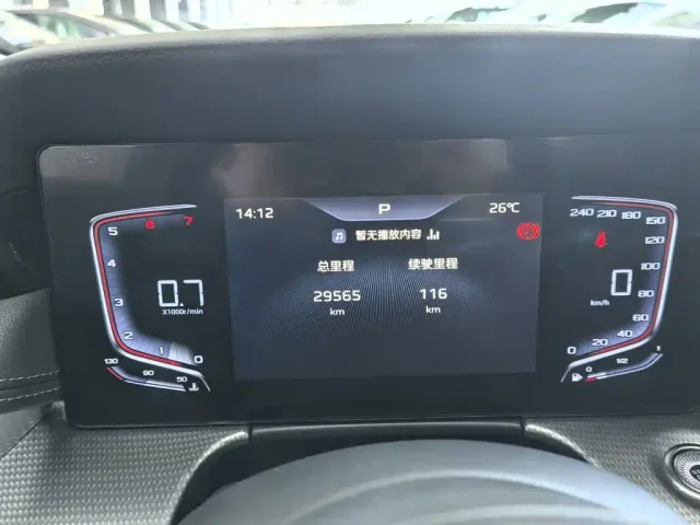 Hongqi H5 — Фото автомобиля 10
