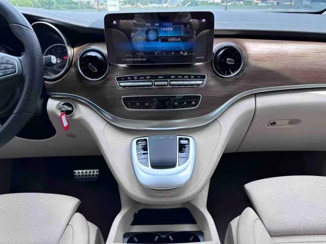 Mercedes-Benz V-Class — Фото автомобиля 13