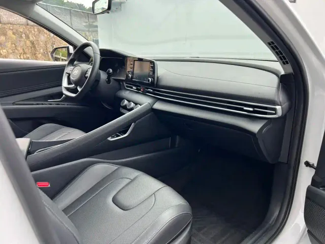Hyundai Elantra — Фото автомобиля 8
