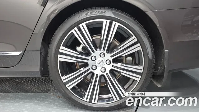 Volvo S90 — Фото автомобиля 6