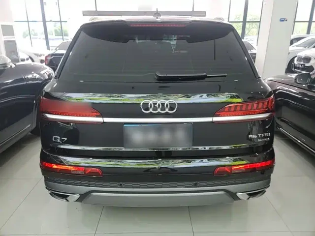 Audi Q7 — Фото автомобиля 5