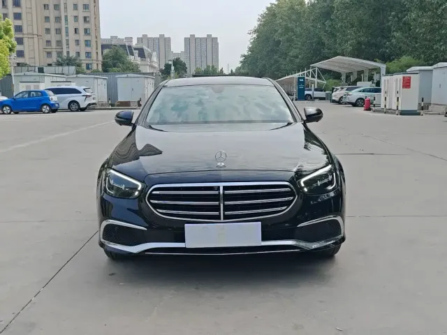 Mercedes-Benz E-Class — Фото автомобиля 2