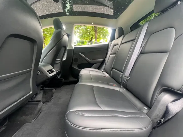 Tesla Model Y — Фото автомобиля 6
