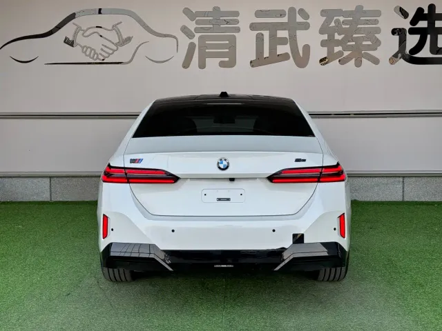 BMW 5 Series — Фото автомобиля 14