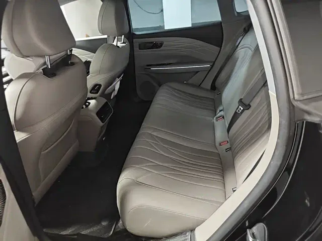 Geely Galaxy Xingyao 8 — Фото автомобиля 16