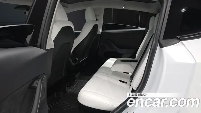 Tesla Model Y — Фото автомобиля 11