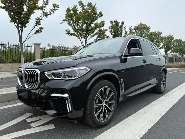 Фотография автомобиля — BMW X5
