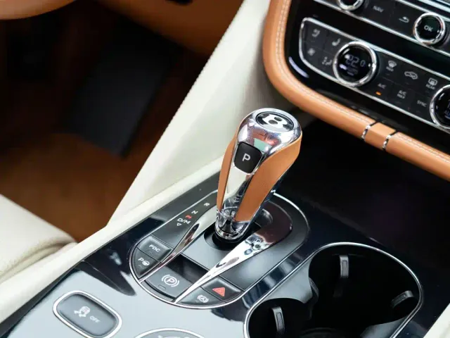 Bentley Bentayga — Фото автомобиля 24
