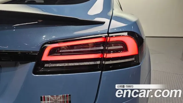 Tesla Model S — Фото автомобиля 8