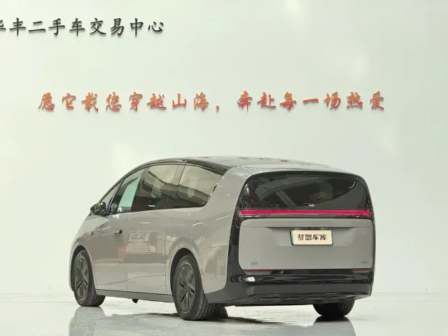 Li Auto MEGA — Фото автомобиля 7