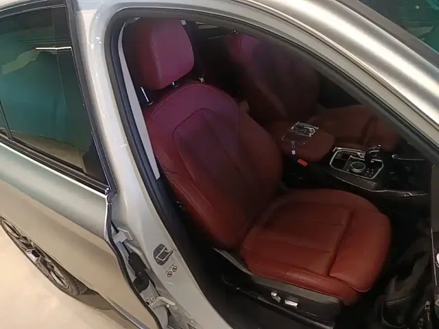 BMW iX3 — Фото автомобиля 24