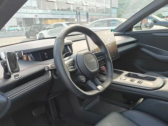 Xiaomi SU7 — Фото автомобиля 21