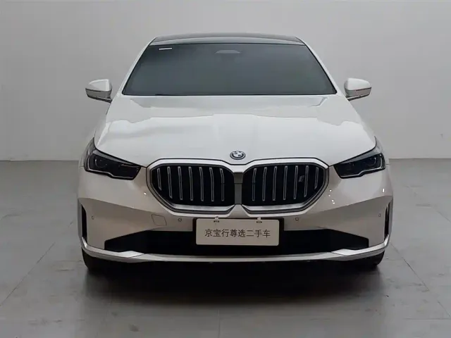 BMW i5 — Фото автомобиля 2