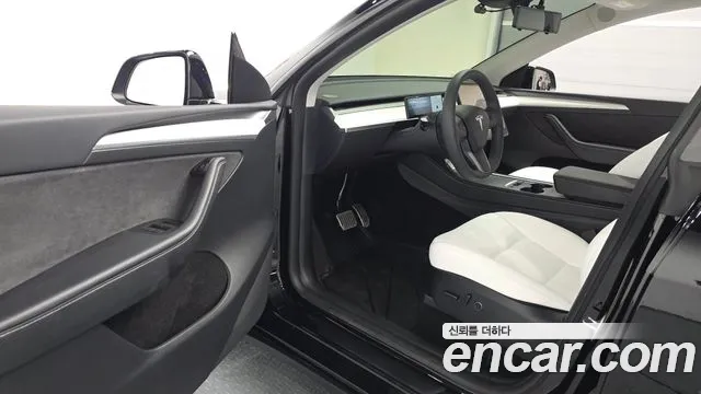 Tesla Model Y — Фото автомобиля 14