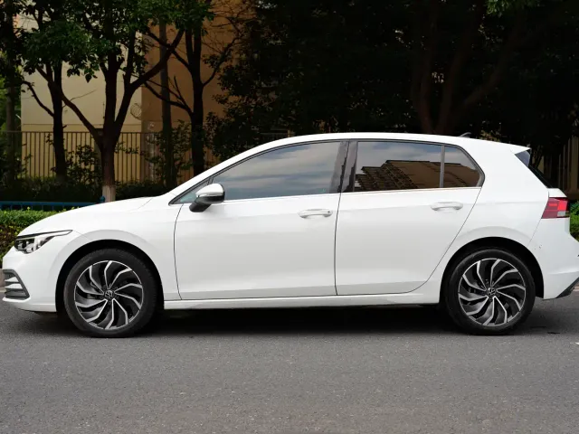 Volkswagen Golf — Фото автомобиля 13