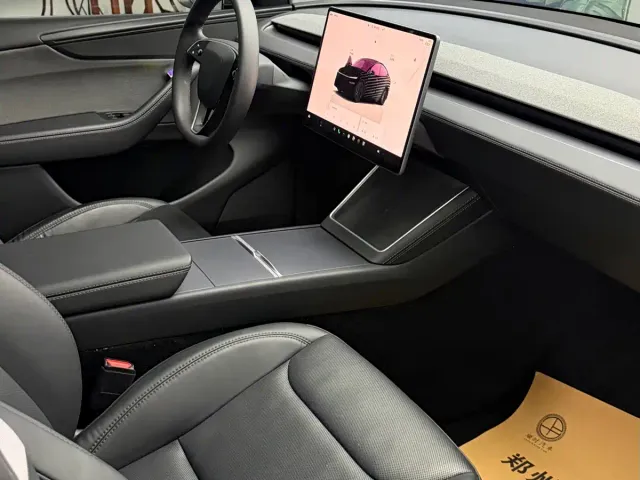 Tesla Model Y — Фото автомобиля 6