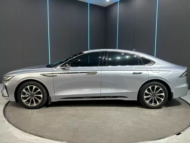 Lincoln Z — Фото автомобиля 4