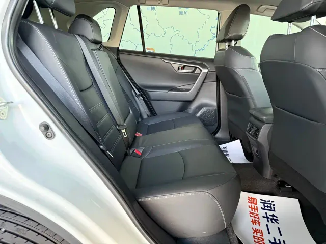 Toyota RAV4 — Фото автомобиля 7