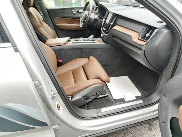 Volvo XC60 — Фото автомобиля 8