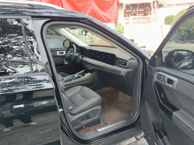 Ford Explorer — Фото автомобиля 19