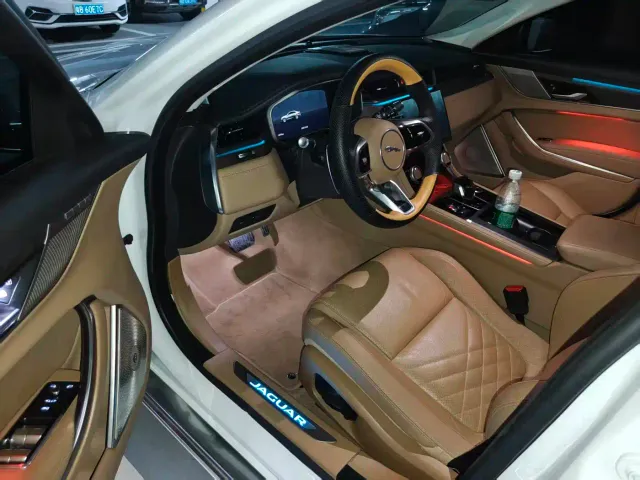 Jaguar XFL — Фото автомобиля 6