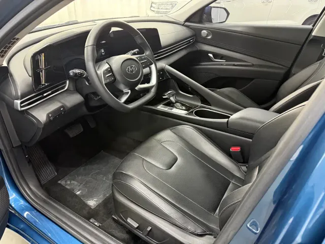 Hyundai Elantra — Фото автомобиля 12