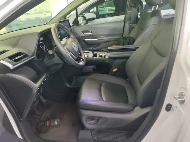 Toyota Sienna — Фото автомобиля 14