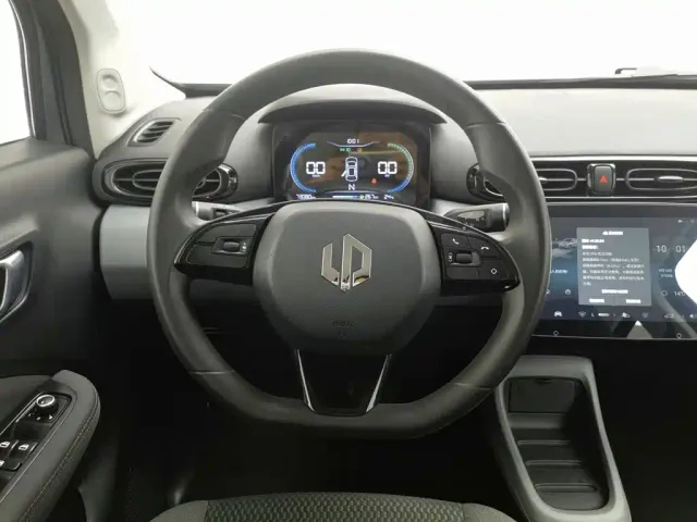Leapmotor T03 — Фото автомобиля 11