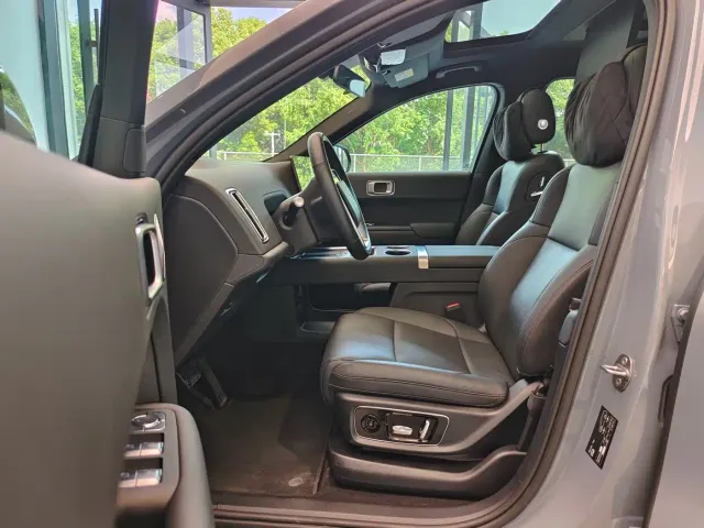 Li Auto L8 — Фото автомобиля 9