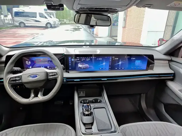Ford Edge — Фото автомобиля 10