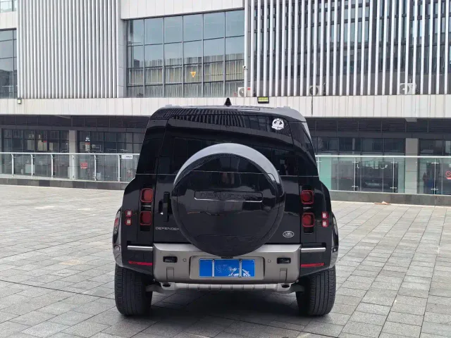 Land Rover Defender — Фото автомобиля 19