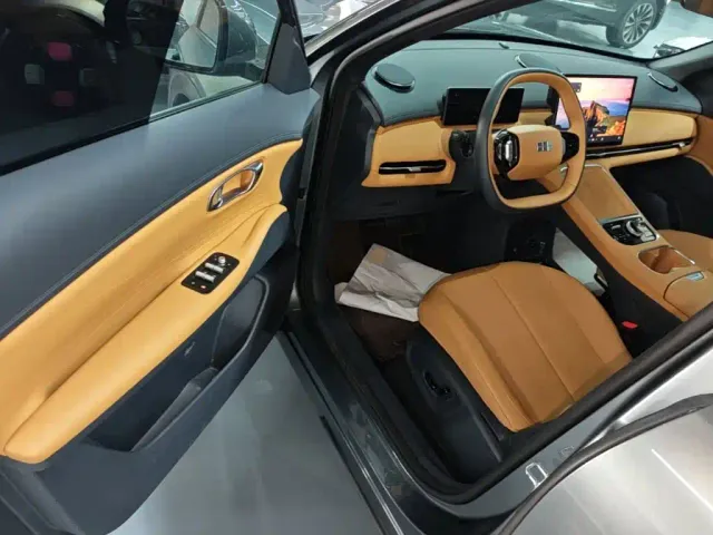 Geely Galaxy Starship 7 EM-i — Фото автомобиля 15