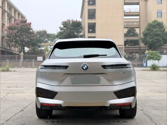 BMW iX — Фото автомобиля 15