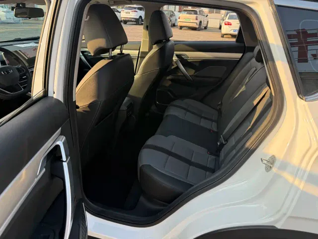Geely Binyue — Фото автомобиля 9